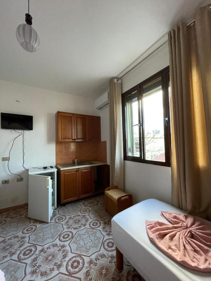Vila Osmenaj Rent Room Or Apartment Vlore Exterior photo